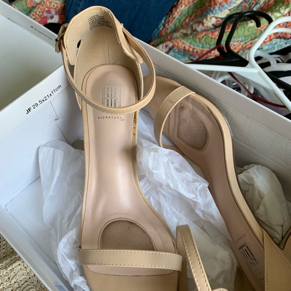 Nude strap heels - Picture 3 of 3